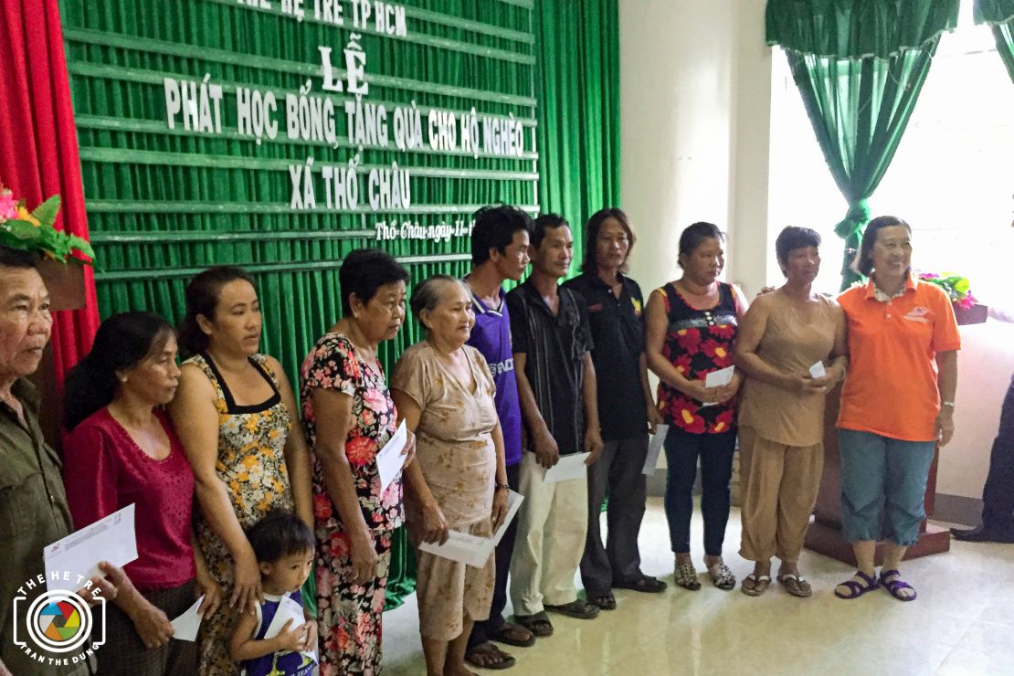 Phát  học bổng, tặng quà  cho hộ nghèo xã đảo  Thổ Châu - Kiên Giang