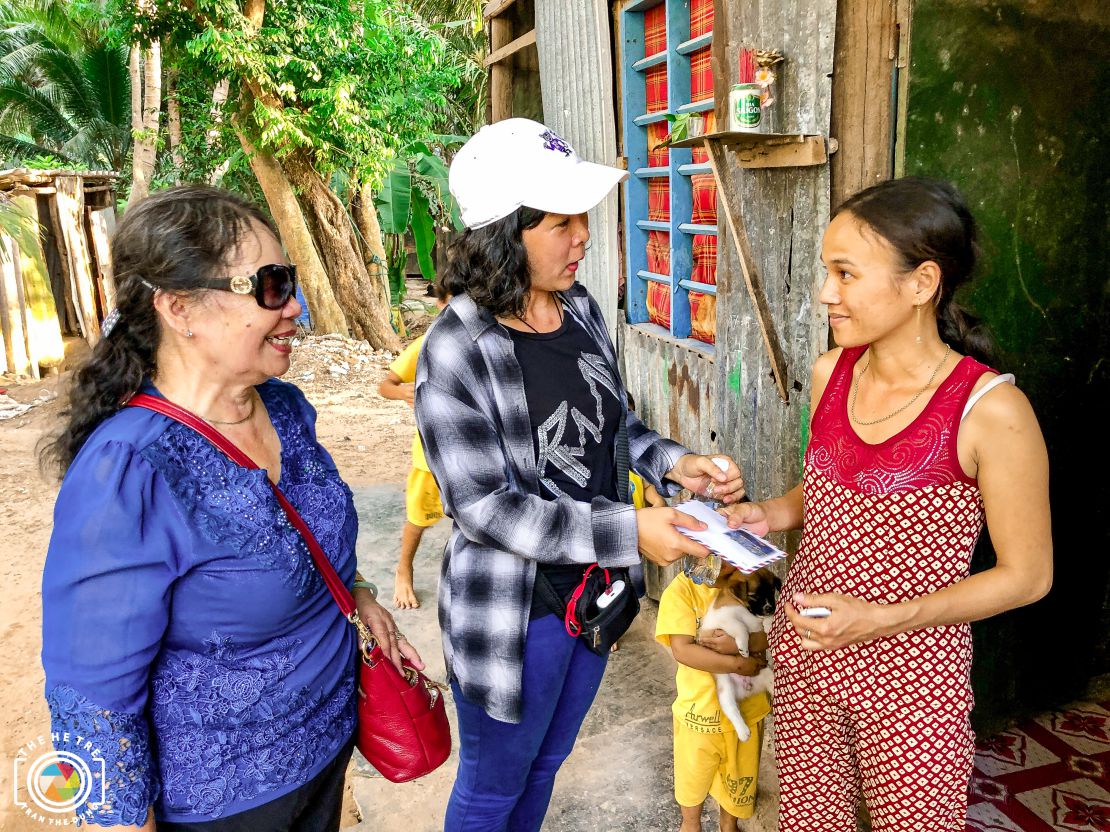 Tặng tiền cho hộ nghèo khó xã đảo Thổ Châu - Kiên Giang 2019
